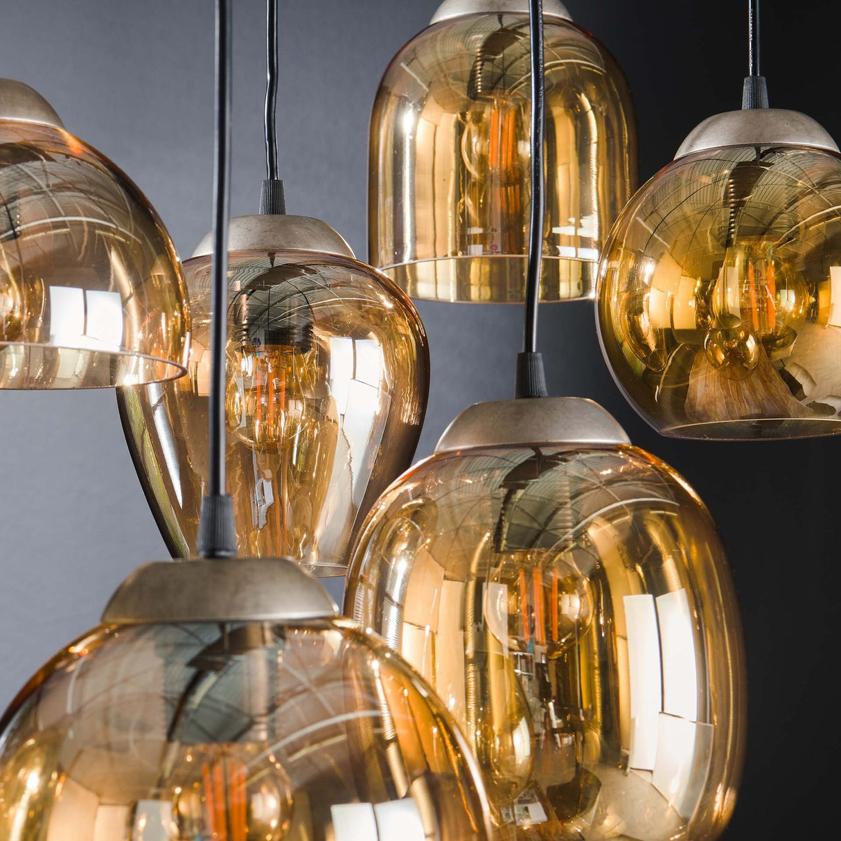 Lampada a sospensione Felien Amber DH Interno Vetro color ambra LxLxH 99x41x32 Glass Atmosphere foto dettaglio