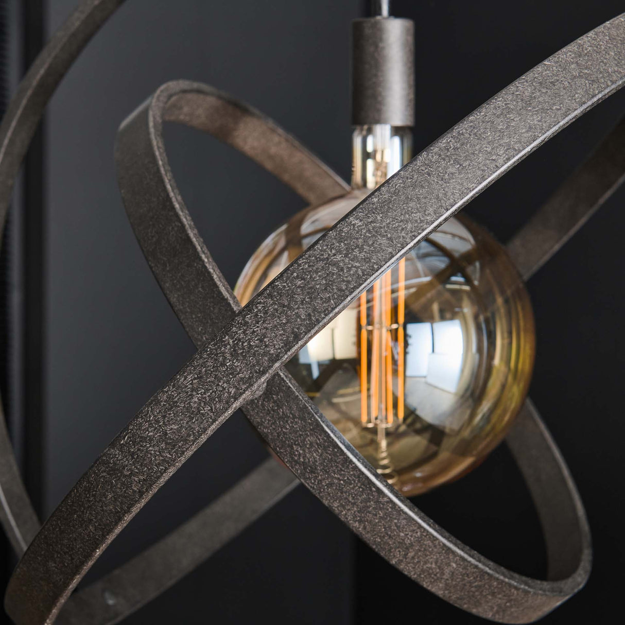 Lampada a sospensione Diana DH Interior Nero LxLxH 67x67x17 Metallo Foto di dettaglio atmosferico