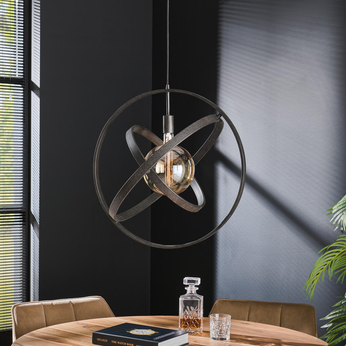 Lampada a sospensione Diana DH Interior Nero LxLxH 67x67x17 Metallo Foto atmosferica vista frontale diagonale