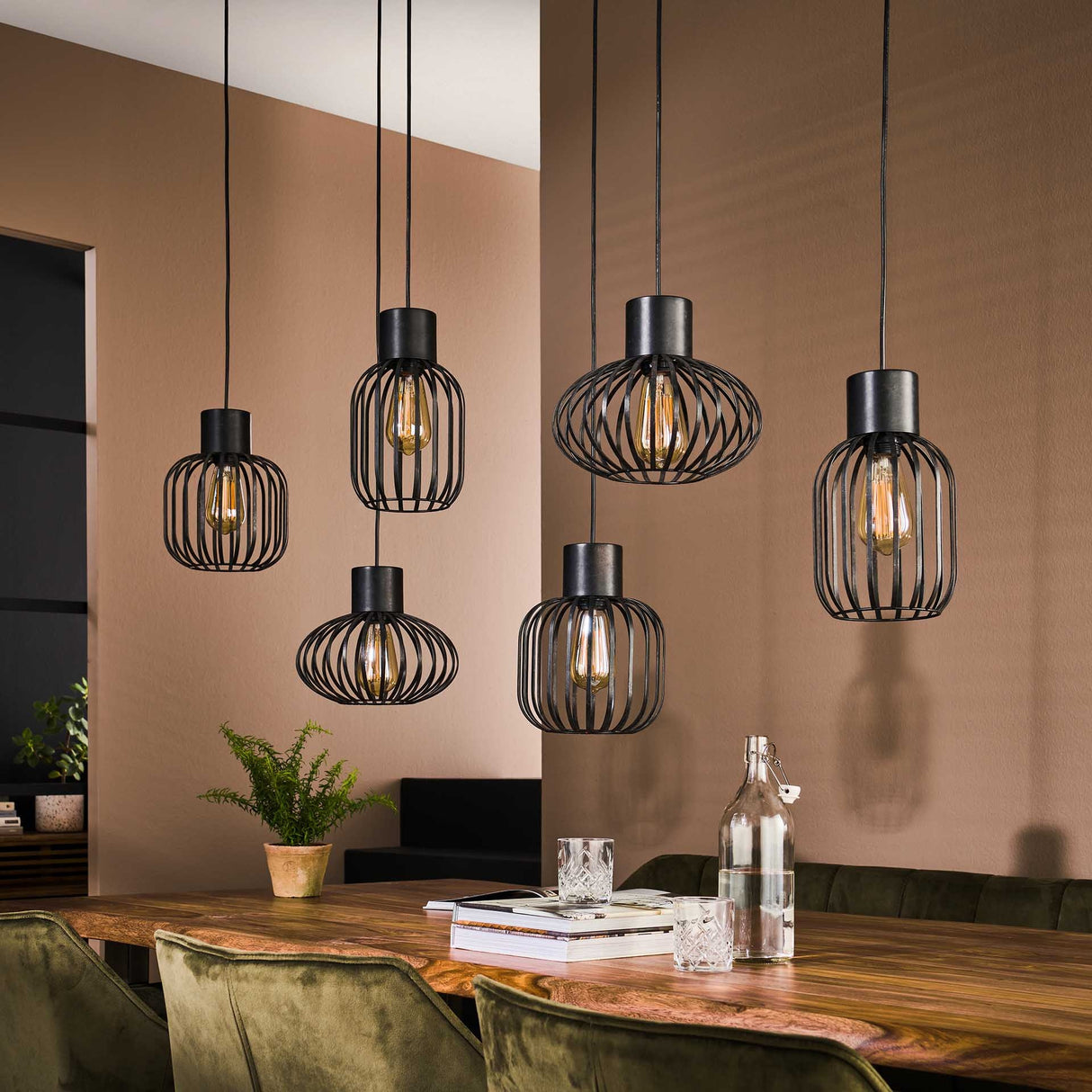 Lampada a sospensione Luise DH Interior Carbone LxPxH 143x28x24 Metallo Atmosfera foto vista frontale