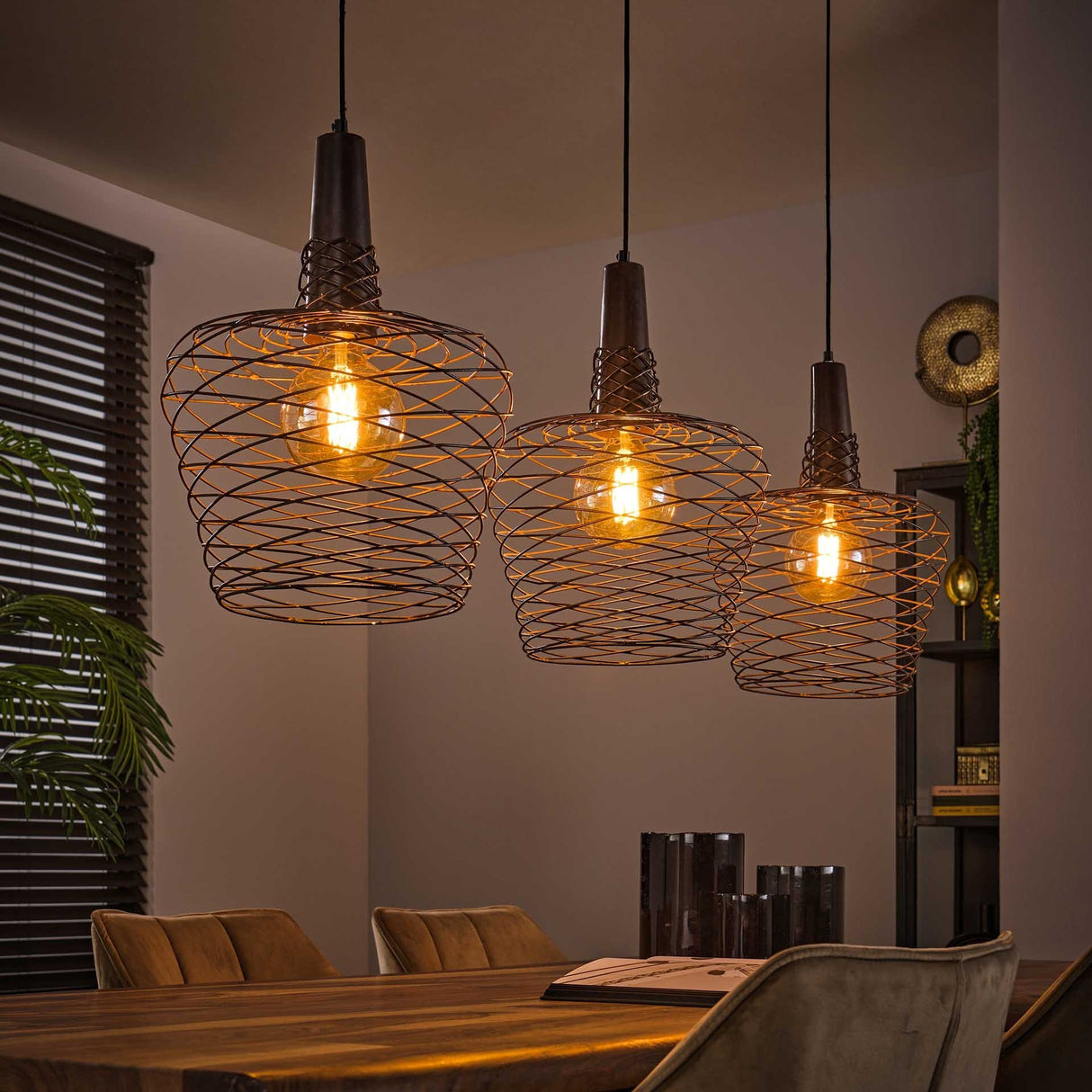 Lampada a sospensione Luki DH Interior Rame Metallo Foto atmosferica vista frontale diagonale