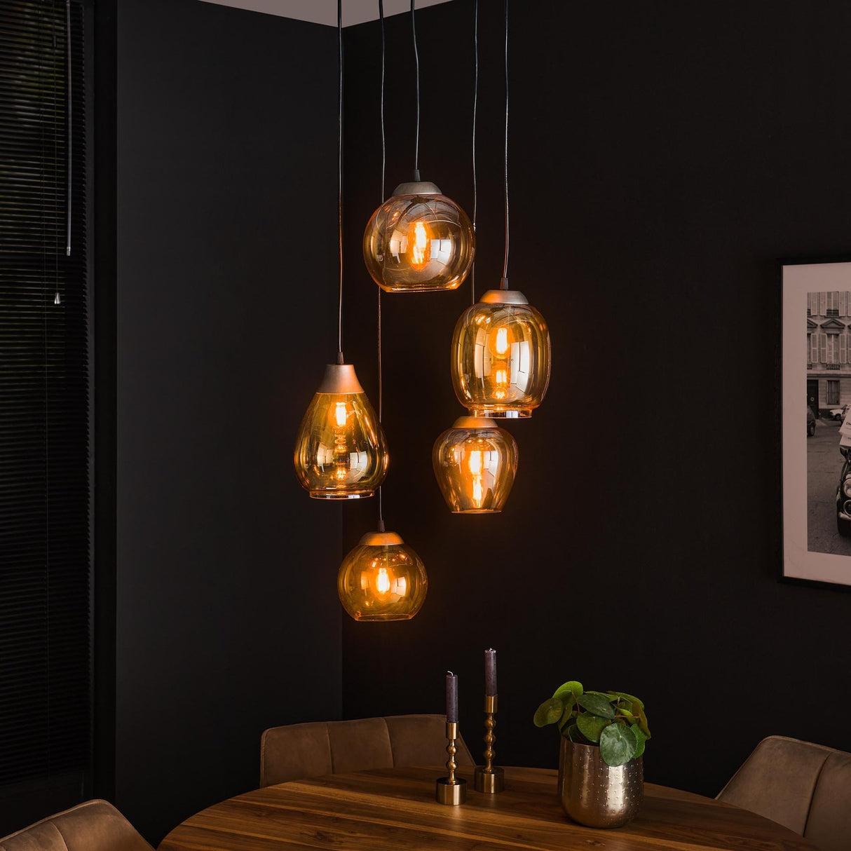 Lampada a sospensione Felien Amber DH Interno Vetro color ambra LxLxH 59x59x32 Vetro Foto atmosferica vista frontale diagonale