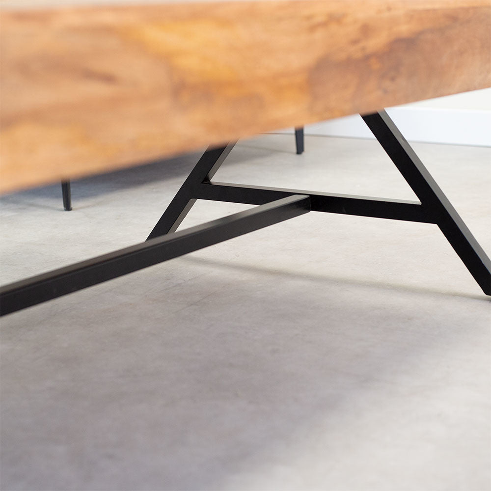 Tavolino Avia Dimehouse Marrone LxPxH 125x80x16 Legno di mango Dettaglio fotografico atmosferico