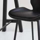 Sgabello da bar Beau in pelle artificiale Dimehouse Nero LxWxH 84x54x52 Ecopelle Dettaglio fotografico atmosferico