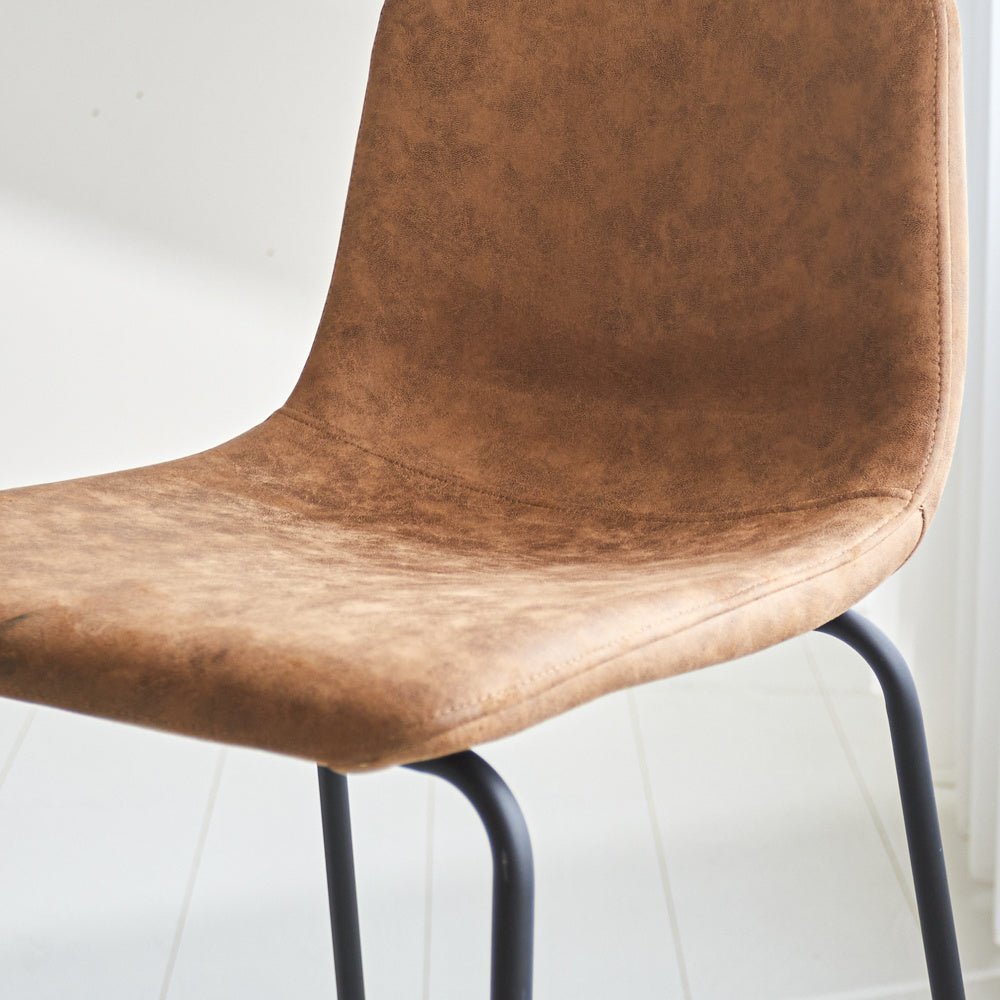 Sgabello da bar Brentt Dimehouse Cognac LxLxH 84x60x49 Microfibra Foto di dettaglio atmosferico