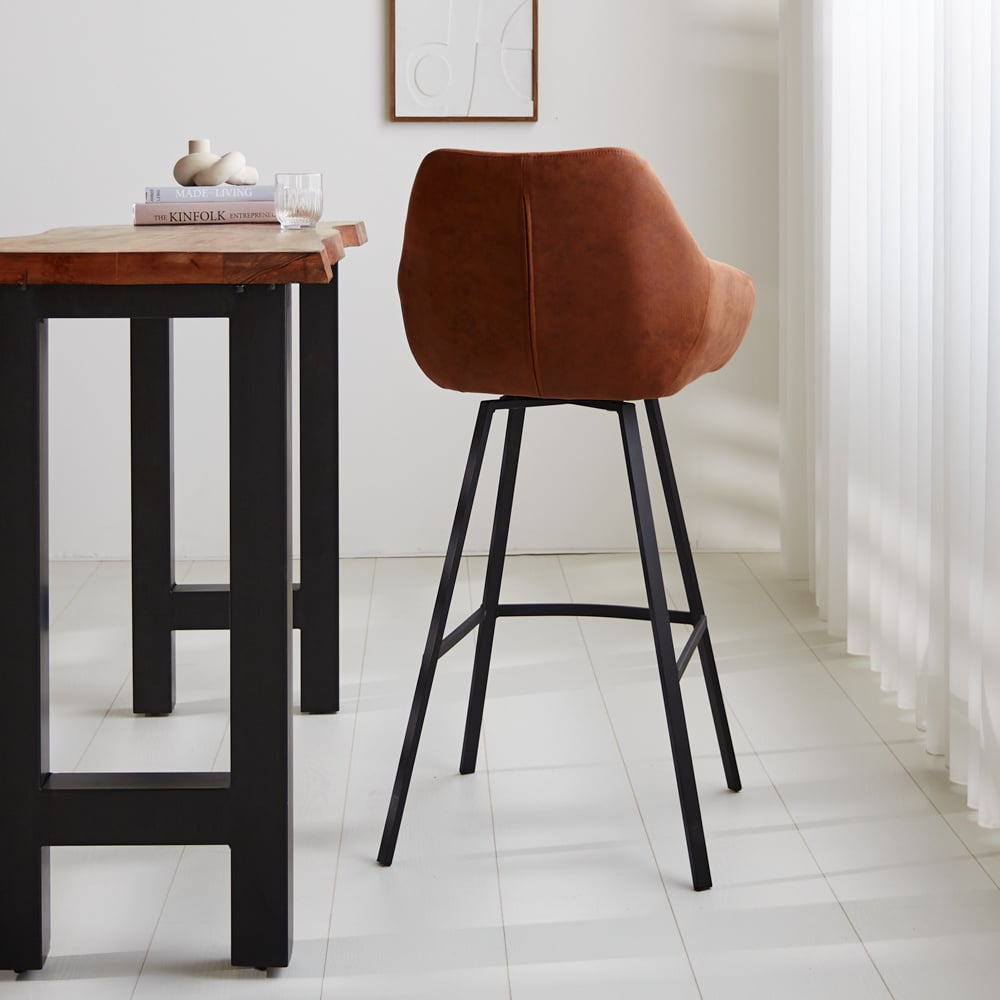 Sgabello bar Elise Ecopelle Dimehouse Cognac LxLxH 88x61x54 Ecopelle Foto atmosferica diagonale vista posteriore