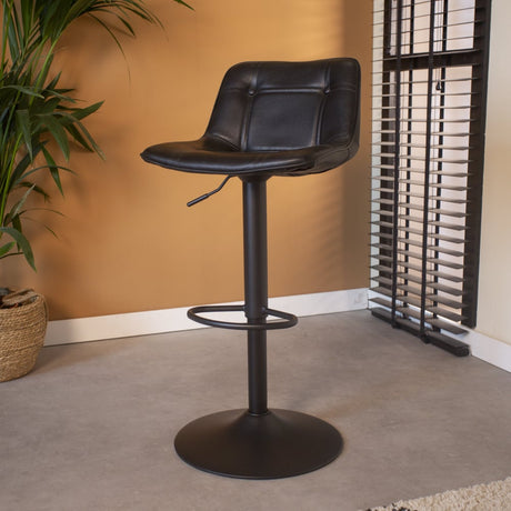 Sgabello da bar Jason Dimehouse Nero LxPxH 82x52x39 Ecopelle Foto atmosferica vista frontale diagonale