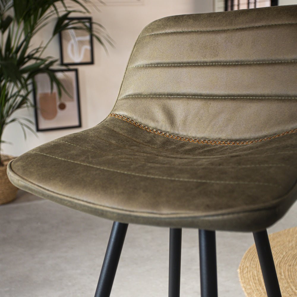 Sgabello Kenton Dimehouse Verde LxPxA 84x54x49 Microfibra Foto ambientata dettaglio