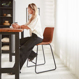 Sgabello da bar Mark Ecopelle Dimehouse Cognac LxPxH 79x65x54 Ecopelle Foto atmosferica in situazione