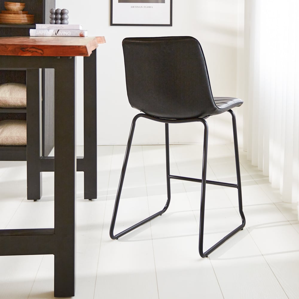 Sgabello da bar Mark Ecopelle Dimehouse Nero LxPxA 79x65x54 Ecopelle Foto suggestiva vista diagonale posteriore