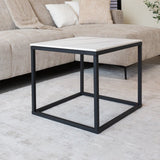 Tavolino Fien Dimehouse Bianco LxPxH 63x63x10 Pietra sinterizzata Foto suggestiva vista diagonale frontale