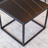 Tavolino Fien Dimehouse Nero LxPxH 63x63x10 Pietra sinterizzata Dettaglio fotografico atmosferico