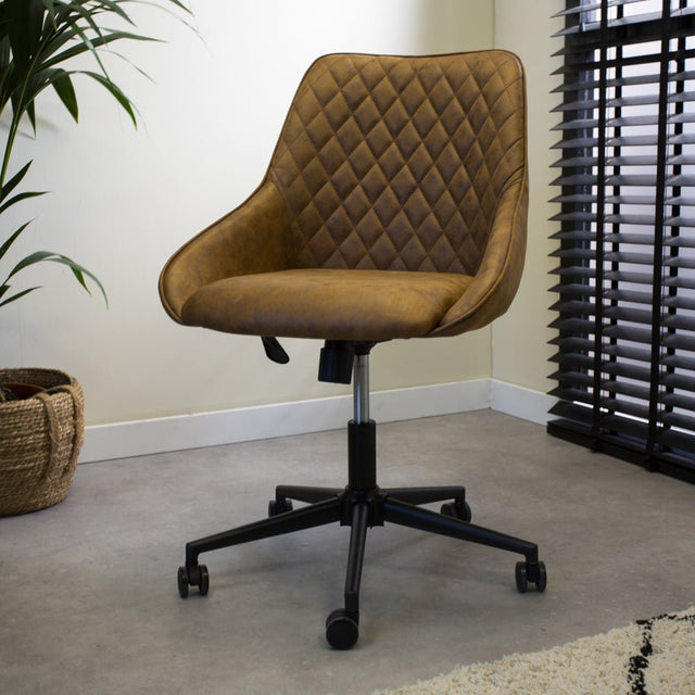 Sedia da ufficio Emily Microfibra Dimehouse Cognac LxPxH 75x61x52 Microfibra Foto atmosferica diagonale vista frontale