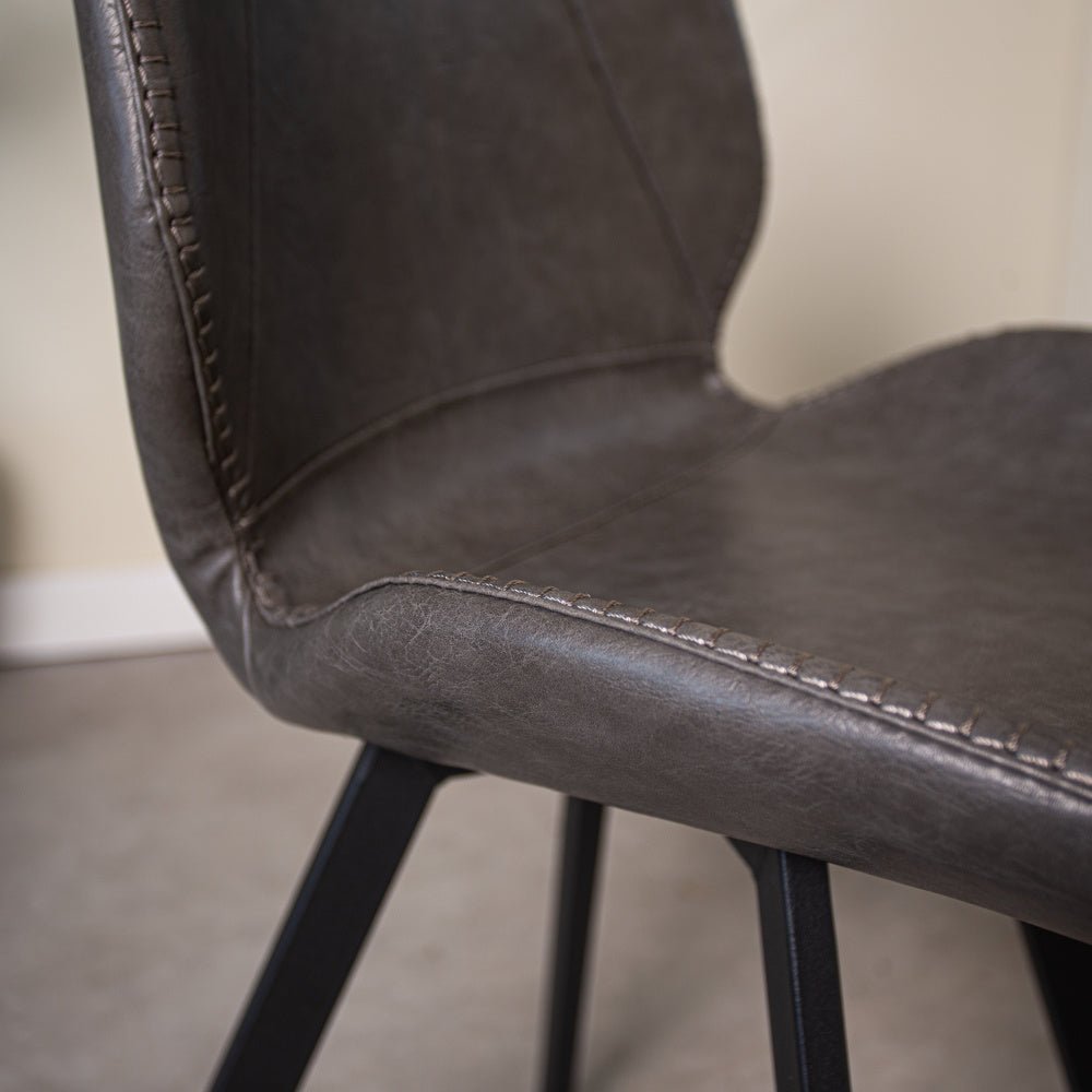 Sedia per sala da pranzo Barry Dimehouse Antracite LxPxH 69x66x48 Ecopelle Atmosferica dettaglio fotografico