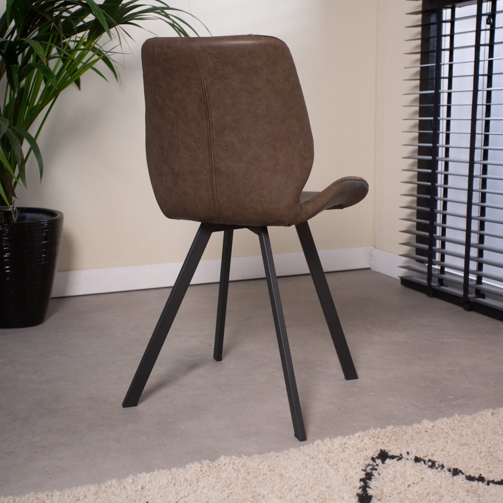 Sedia per sala da pranzo Barry Dimehouse Tortora LxPxH 69x66x48 Ecopelle Atmosferica foto diagonale vista posteriore