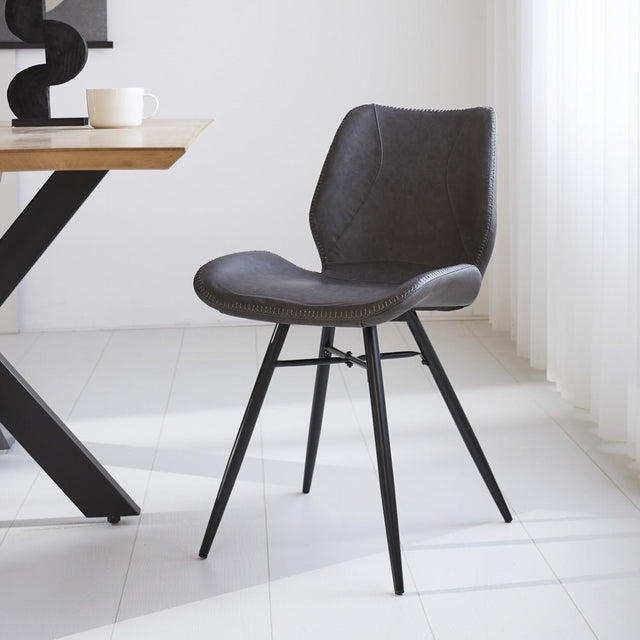 Sedia per sala da pranzo in pelle artificiale Beau Dimehouse Antracite LxPxH 72x68x50 Ecopelle Atmosferica foto diagonale vista frontale