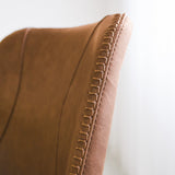 Sedia per sala da pranzo in pelle artificiale Beau Dimehouse Cognac LxPxH 72x68x50 Ecopelle Dettaglio fotografico atmosferico