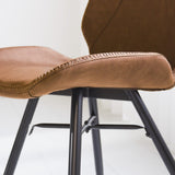 Sedia per sala da pranzo in pelle artificiale Beau Dimehouse Cognac LxPxH 72x68x50 Ecopelle Dettaglio fotografico atmosferico