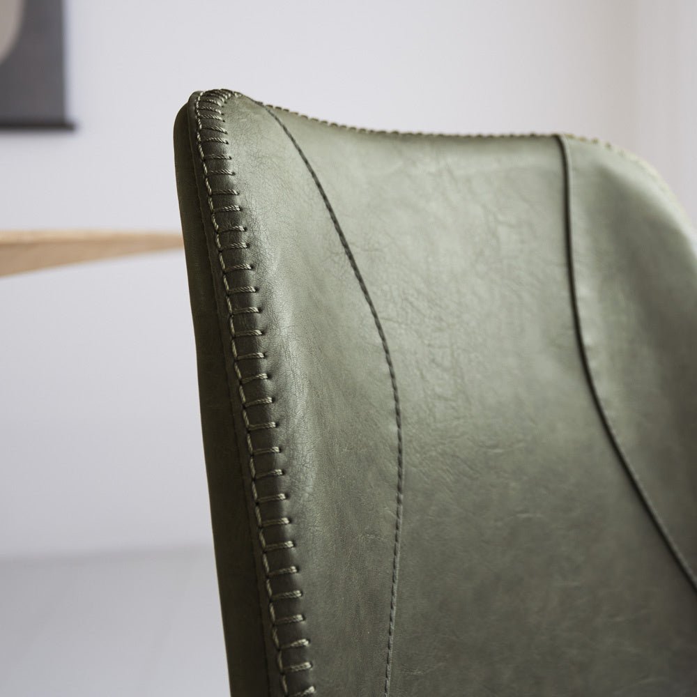 Sedia per sala da pranzo in pelle artificiale Beau Dimehouse Verde LxPxH 72x68x50 Ecopelle Dettaglio fotografico atmosferico