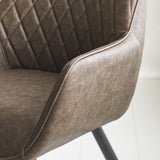 Sedia per sala da pranzo Cara Dimehouse Taupe LxWxH 78x65x57 Ecopelle Dettaglio fotografico atmosferico