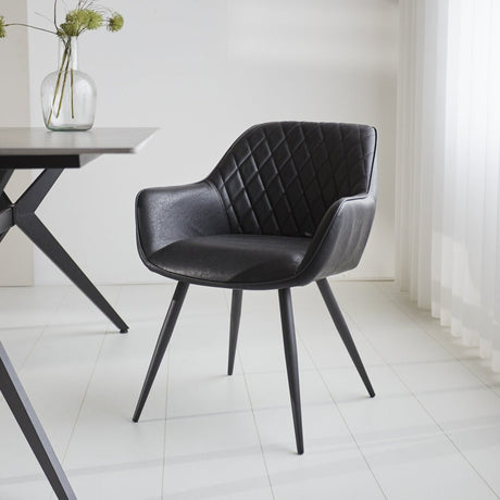 Sedia per sala da pranzo Cara Dimehouse Nero LxPxA 78x65x57 Ecopelle Foto atmosferica vista frontale diagonale