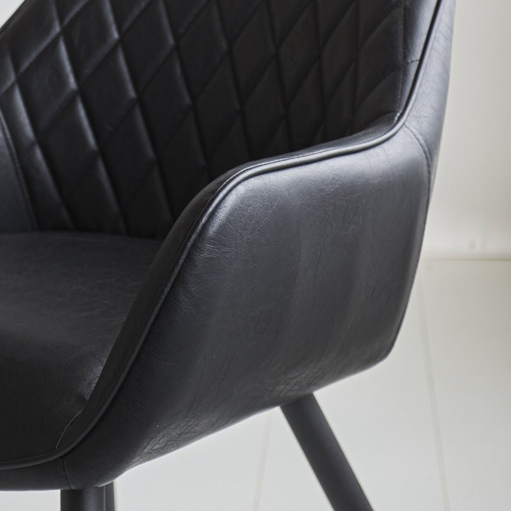 Sedia per sala da pranzo Cara Dimehouse Nero LxWxH 78x65x57 Ecopelle Dettaglio fotografico atmosferico