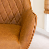 Sedia per sala da pranzo Gian Dimehouse Cognac LxPxH 73x65x50 Ecopelle Dettaglio fotografico atmosferico