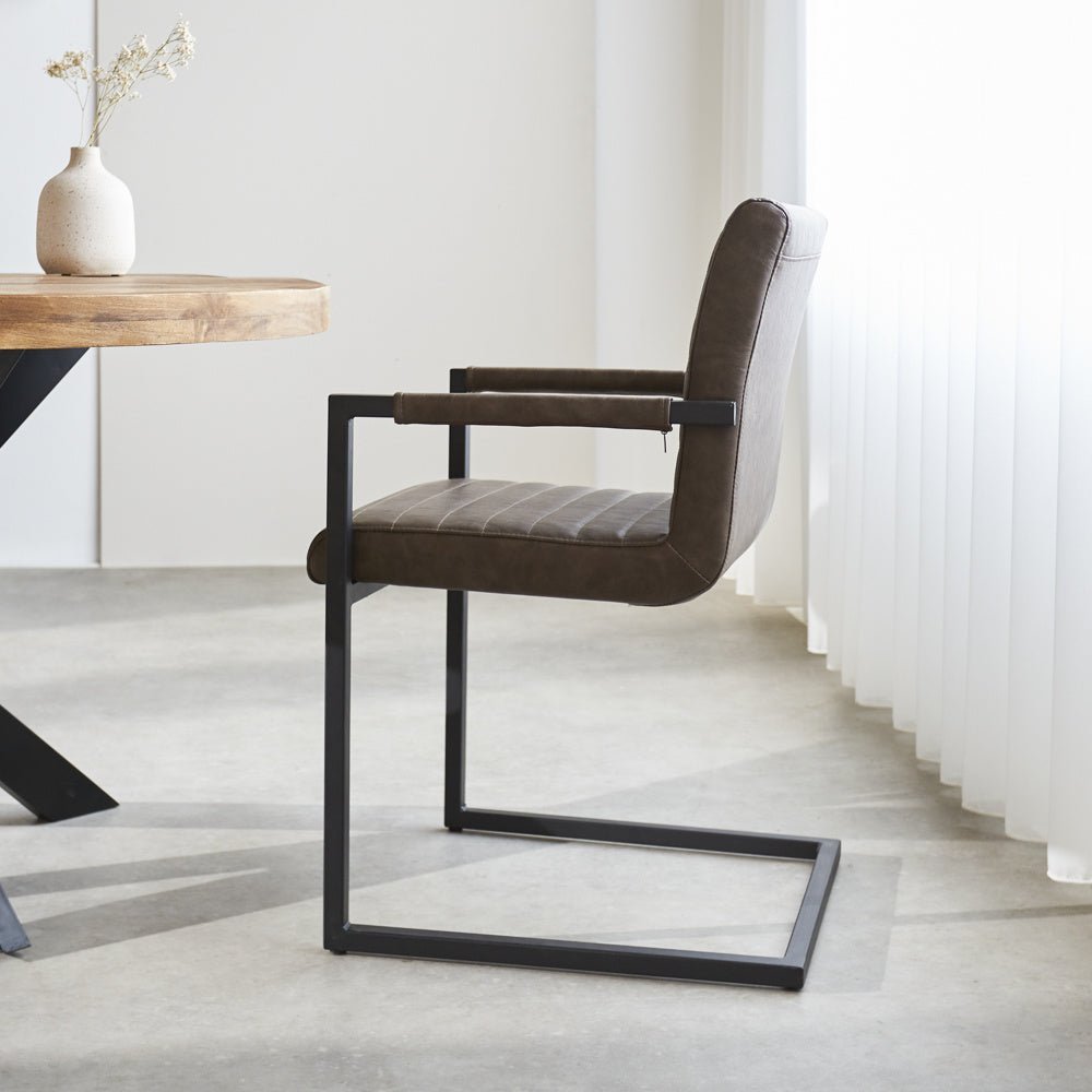 Sedia per sala da pranzo Kuba Dimehouse Tortora LxPxH 71x59x58 Ecopelle Foto atmosferica vista laterale