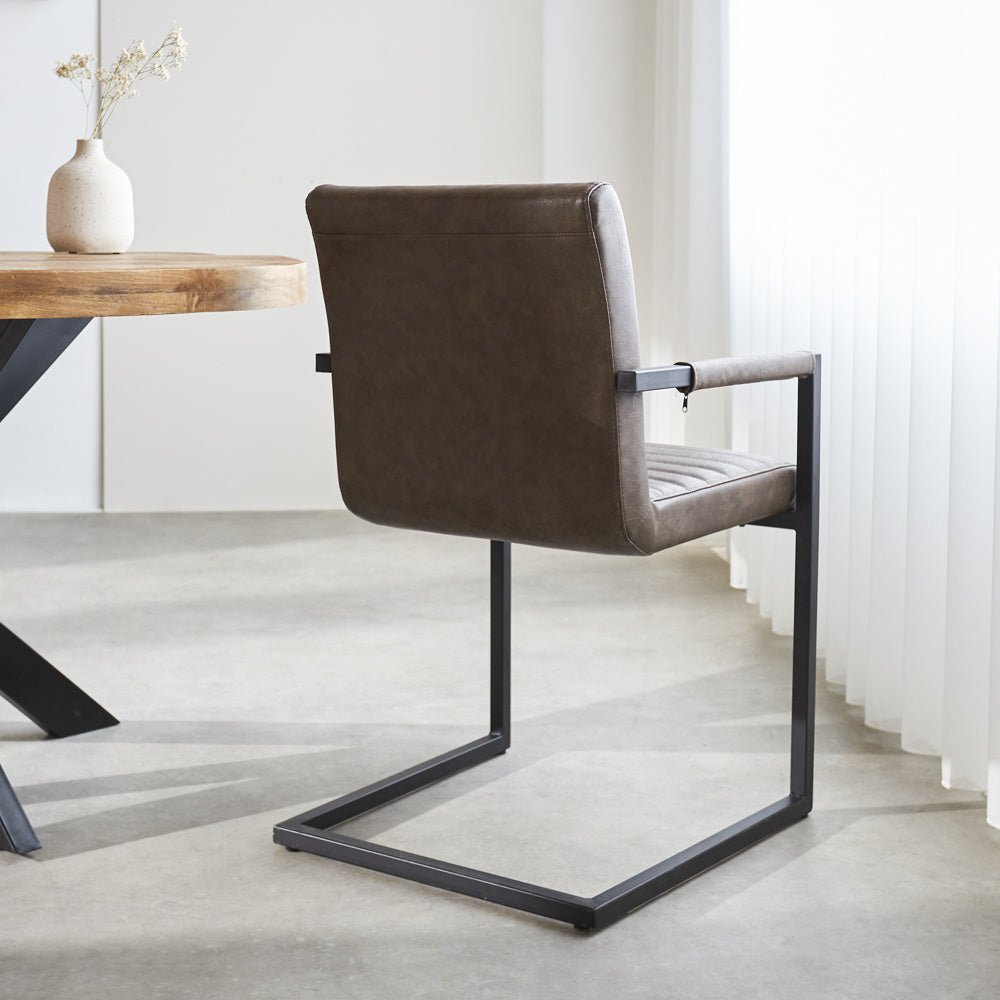 Sedia per sala da pranzo Kuba Dimehouse Taupe LxWxH 71x59x58 Ecopelle Atmosferica foto diagonale vista posteriore