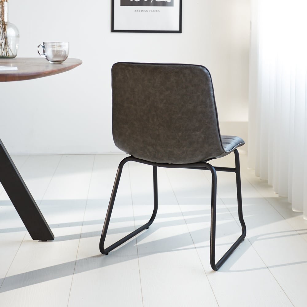 Sedia per sala da pranzo Mark Dimehouse Antracite LxPxH 74x56x54 Ecopelle Atmosferica foto diagonale vista posteriore