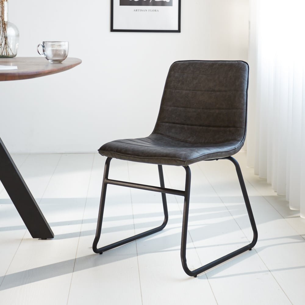 Sedia per sala da pranzo Mark Dimehouse Antracite LxPxH 74x56x54 Ecopelle Atmosferica foto diagonale vista frontale