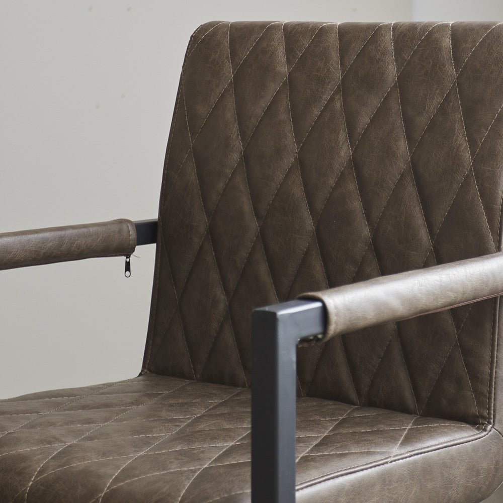 Sedia per sala da pranzo Ruben Dimehouse Taupe LxWxH 71x59x58 Ecopelle Dettaglio fotografico atmosferico