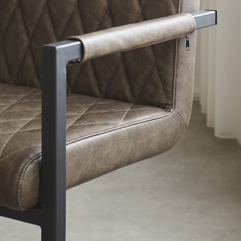 Sedia per sala da pranzo Ruben Dimehouse Taupe LxWxH 71x59x58 Ecopelle Dettaglio fotografico atmosferico