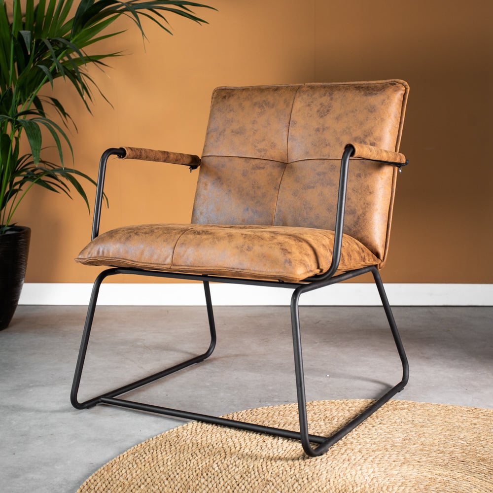 Poltroncina Hailey in ecopelle Dimehouse Cognac LxLxH 66x64x37 Ecopelle Foto atmosferica diagonale vista frontale