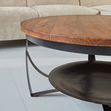 Tavolino Oxis Dimehouse Marrone LxPxH 92x92x43 Legno di mango Dettaglio fotografico atmosferico