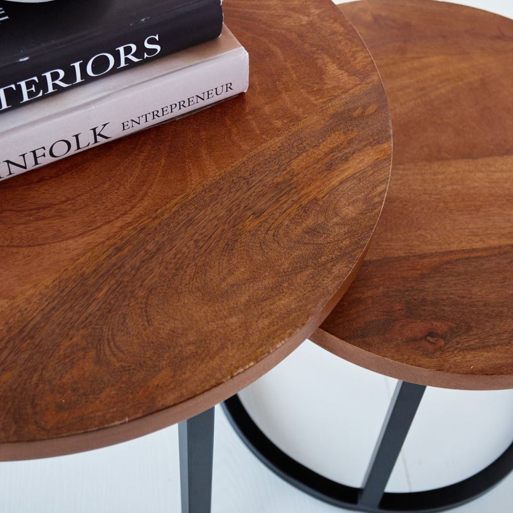 Tavolino Rosa Dimehouse Marrone LxPxH 56x55x47 Legno di mango Dettaglio fotografico atmosferico