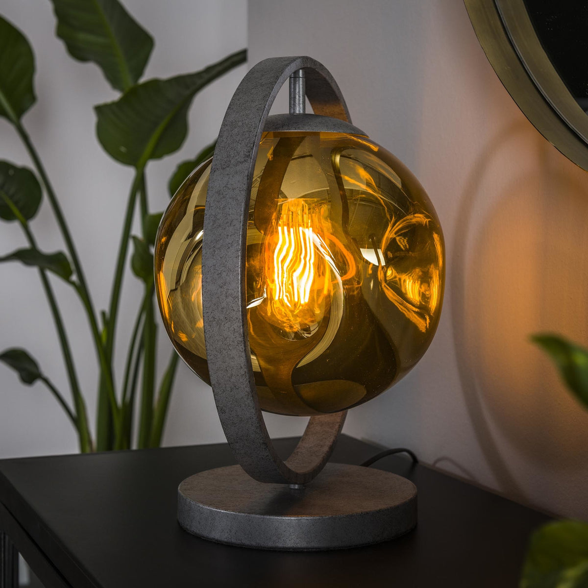 Lampada da tavolo Ada DH Interior Silver LxLxH 45x41x32 Silver Foto ambientale vista diagonale frontale