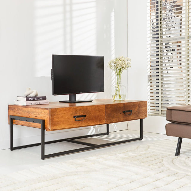 Mobili TV Emma Dimehouse Marrone LxPxH 148x82x52 Legno di mango Foto atmosferica vista frontale diagonale