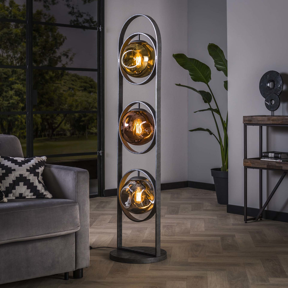 Lampada da terra Ada DH Interior Silver LxLxH 167x44x44 Silver Foto ambientale vista diagonale frontale