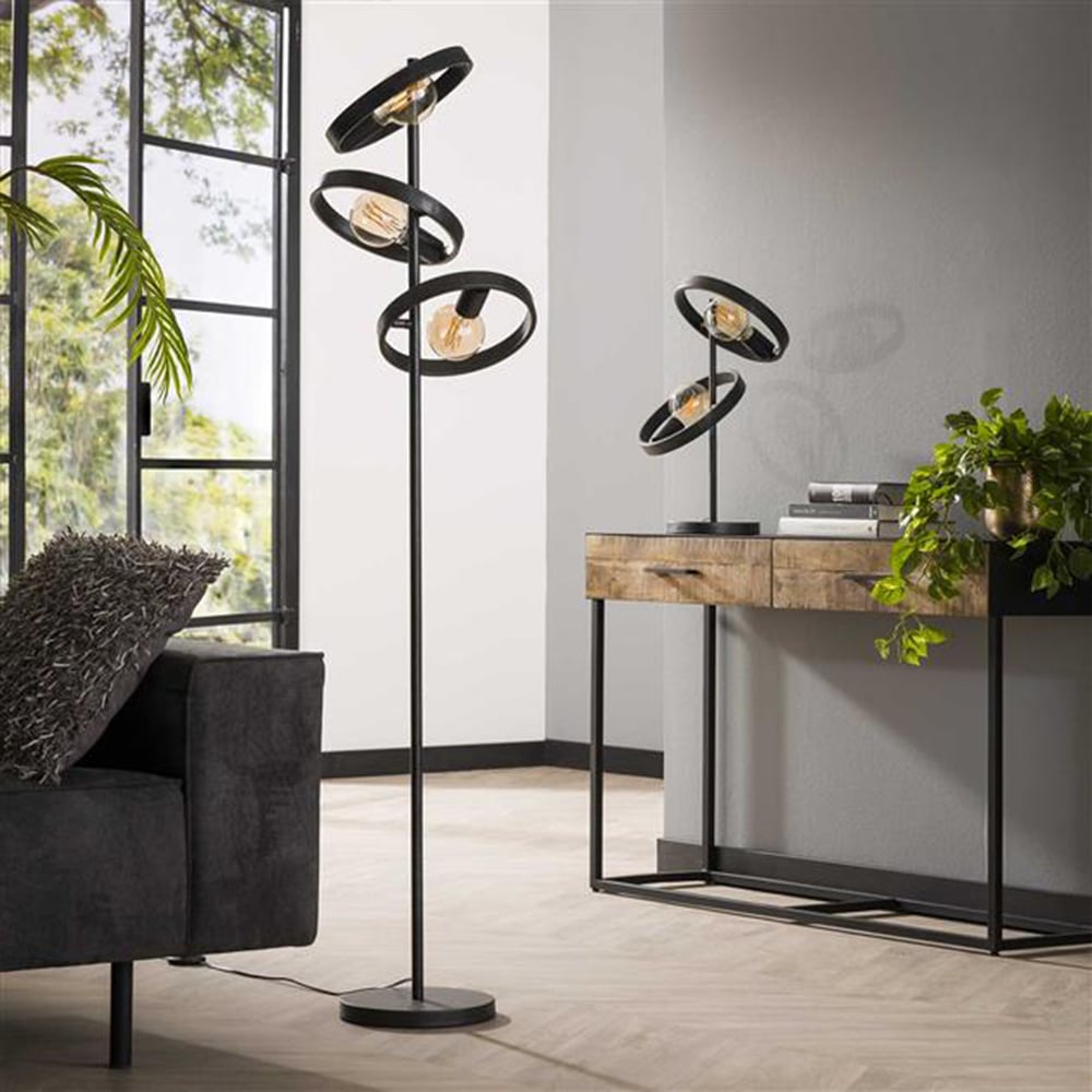 Lampada da terra Otan DH Interior Carbone LxPxH 57x38x26 Metallo Foto atmosferica vista frontale diagonale