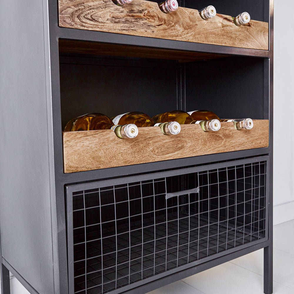 Cantina per vini Nero Dimehouse Marrone LxPxH 183x72x42 Legno di mango Dettaglio fotografico atmosferico