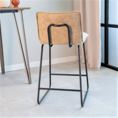 Sgabello da bar Jelle Dimehouse Champagne LxPxH 63x56x49 Microfibra Foto atmosferica diagonale vista posteriore