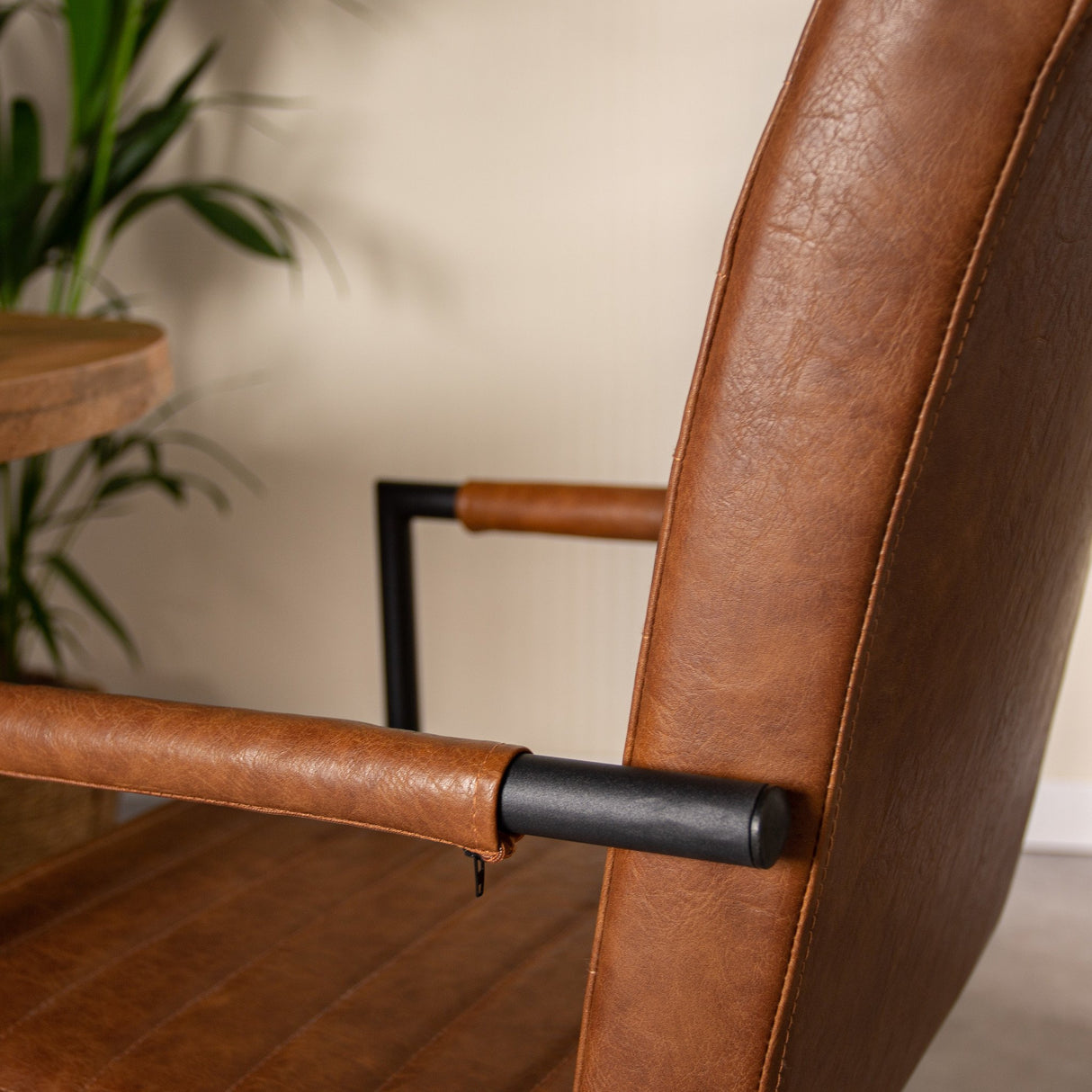 Sedia per sala da pranzo Bras Dimehouse Cognac LxPxH 73x59x58 Ecopelle Dettaglio fotografico atmosferico