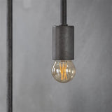 Sorgente luminosa Filamento LED Sfera Ø4,5 DH Interno Vetro color ambra LxPxH 8x5x5 Vetro color ambra Foto atmosferica vista frontale diagonale