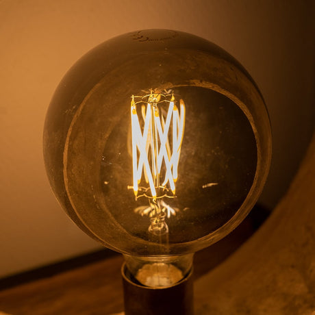 Sorgente luminosa Filamento LED Sfera Ø12,5 Fumo DH Interno Grigio LxLxH 18x13x13 Vetro Foto atmosferica vista diagonale frontale