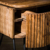 Comodino Maria DH Interior Mango LxLxH 51x46x28 Legno di mango Dettaglio fotografico atmosferico