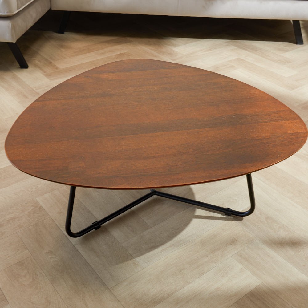 Tavolino Zoë Noce Dimehouse Marrone LxPxH 90x81x24 Legno di mango Foto atmosferica vista frontale diagonale