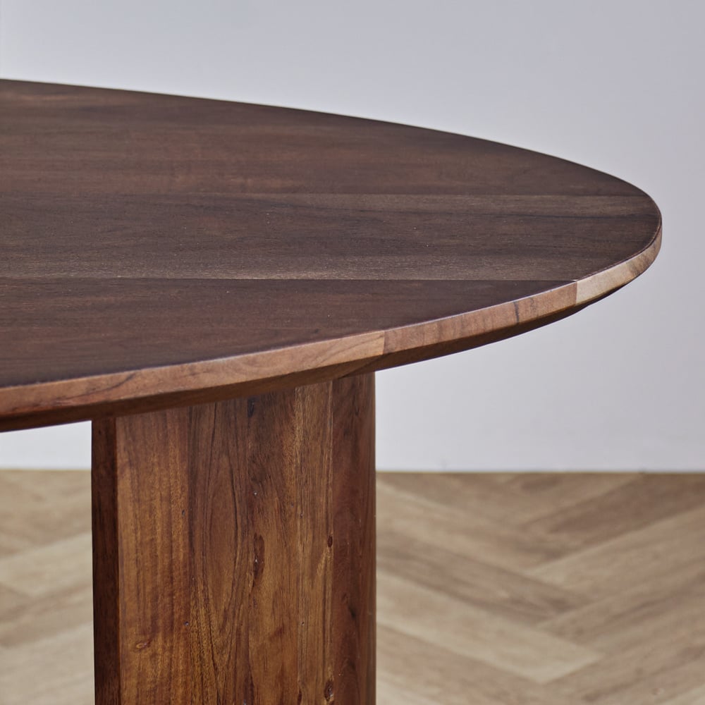 Tavolo da pranzo Yves Finitura Noce Dimehouse Marrone LxPxH 225x115x9 Legno di acacia Dettaglio fotografico atmosferico