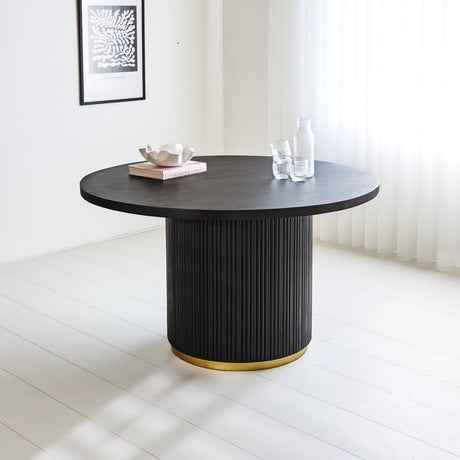 Tavolo da pranzo Elora Dimehouse Nero LxPxA 135x135x9 Legno di mango Foto atmosferica vista frontale diagonale