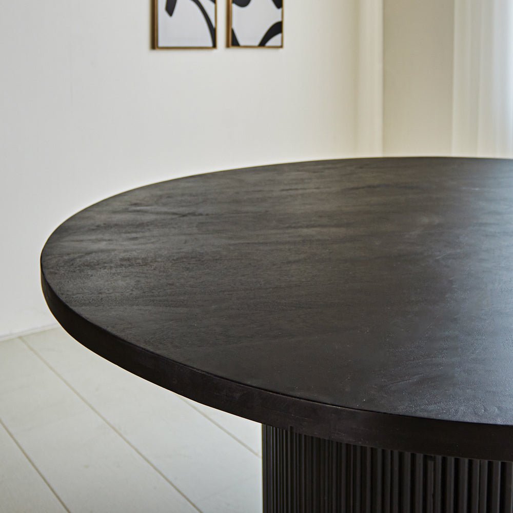 Tavolo da pranzo Elora Dimehouse Nero LxPxA 155x155x9 Legno di mango Foto atmosferica diversa